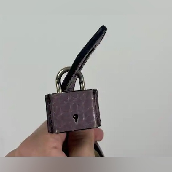 Burberry Bags - Picture 5 of 16